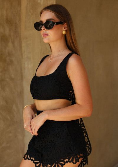 BLACK FLORAL MINI SHORTS