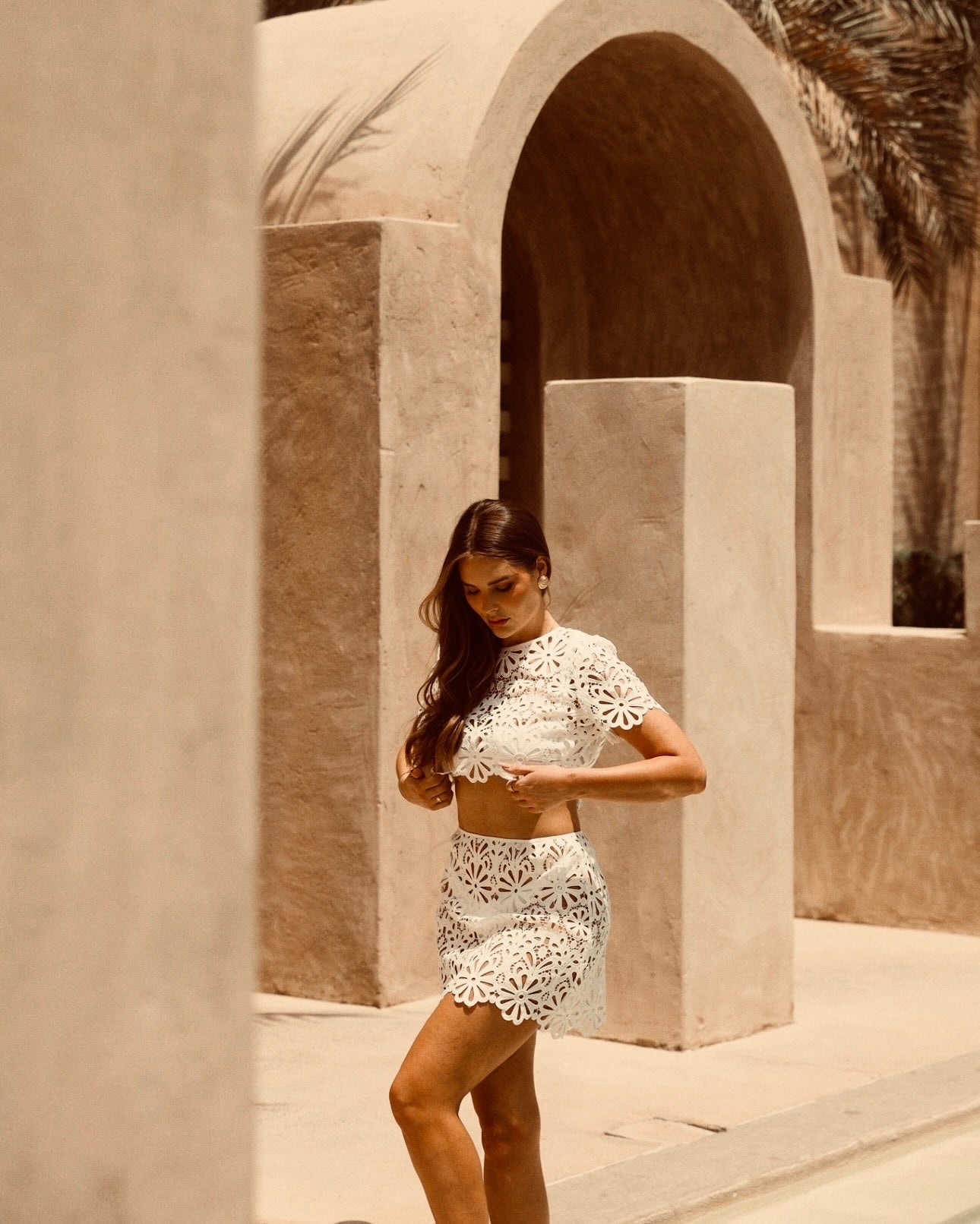 WHITE FLORAL MINI SKIRT